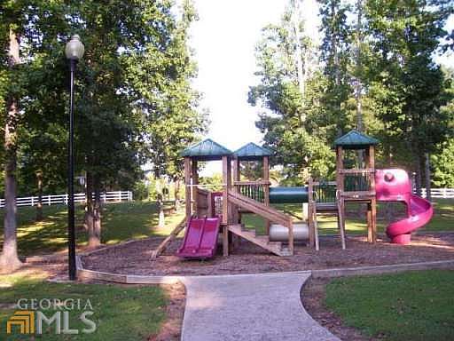 3rd image of 127 Lake Chase Dr S