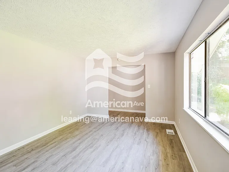297649_003_living_room_13796943.jpg