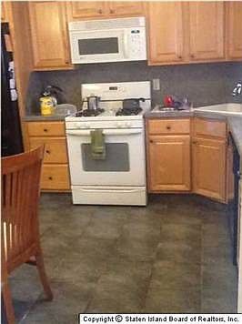 3rd image of 110 Mills Ave