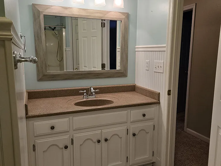 Full bath upstairs