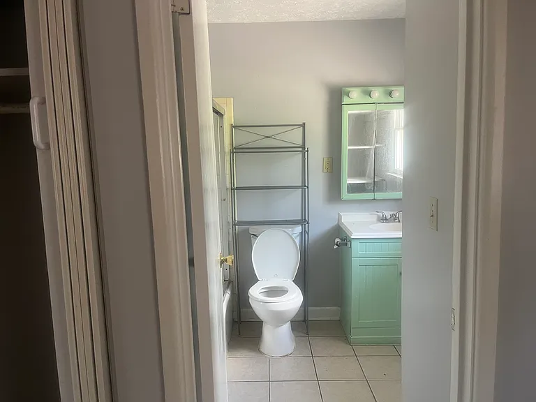 4501 S 6th St #14 — Photo 9