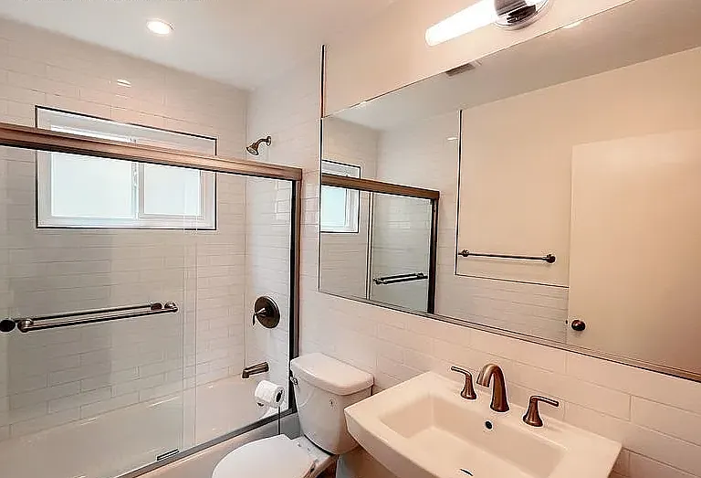 1023 N Hayworth Ave #5 — Photo 2