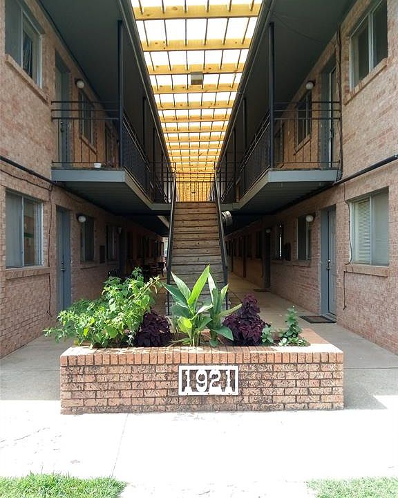 1st image of 1921 W Hickory St APT 12