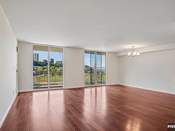 3rd image of 1077 River Rd APT 1013