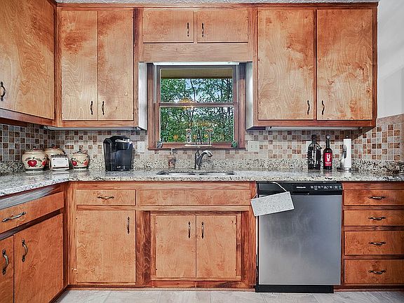 4th image of 7620 Barkers Bend Dr