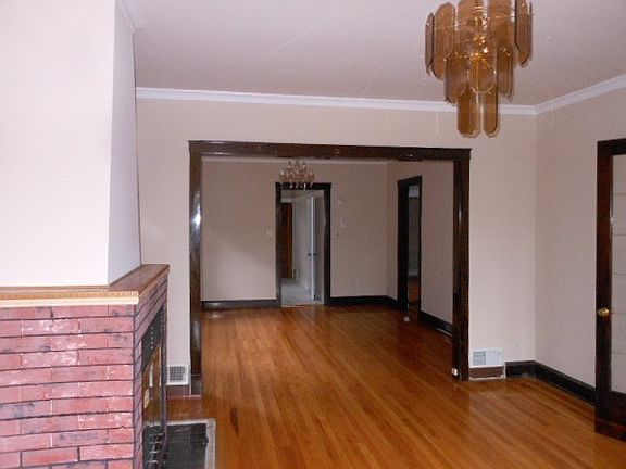 3rd image of 5049 W Parker Ave