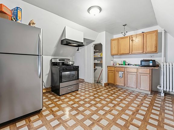 5th image of 51 W 21st St APT 3