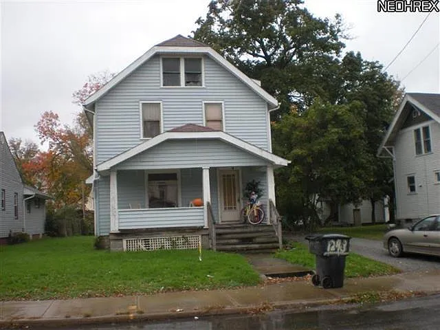 1248 Elm Rd NE photo 1