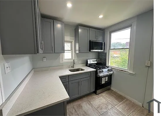 3045 Mathews St — Photo 1