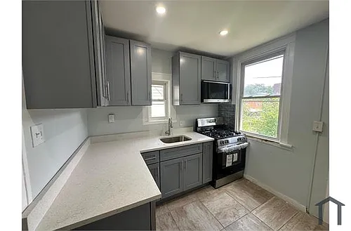 3045 Mathews St Photo 1