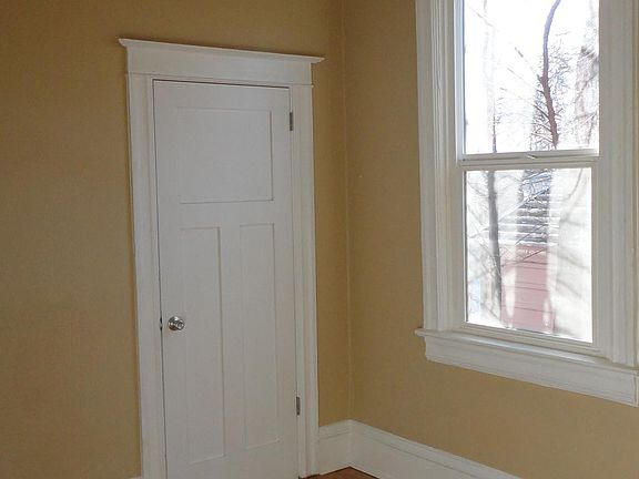 2nd image of 1594 Hooker St