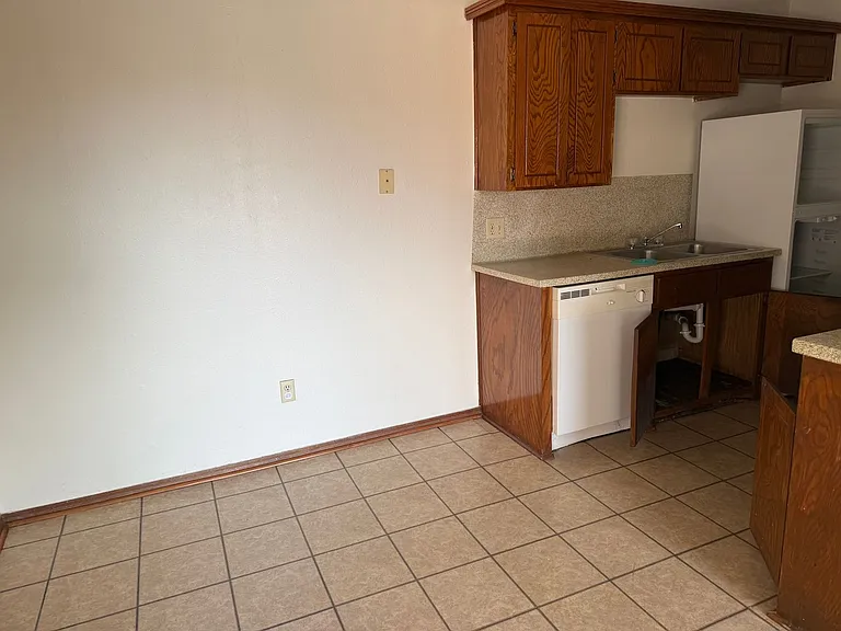 Fox Valley Apartments — Photo 54