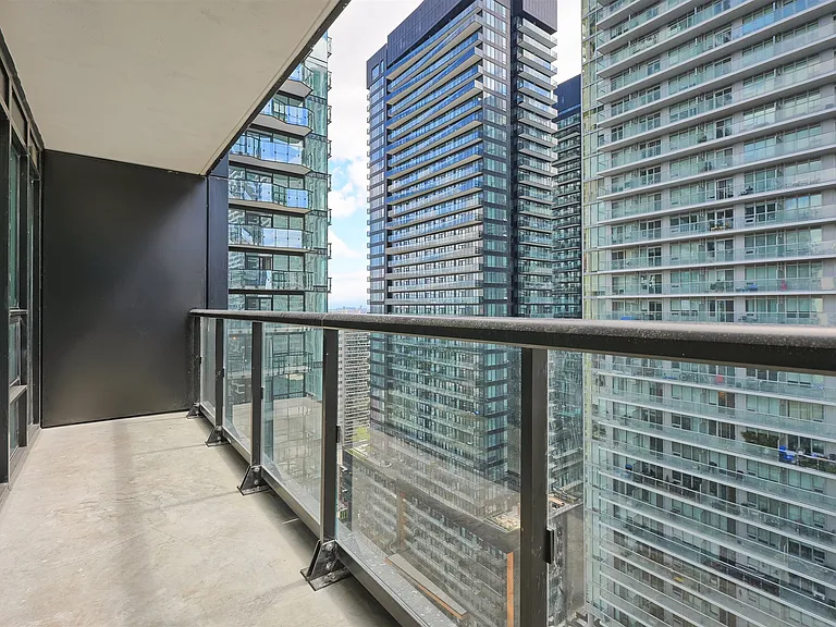 223 Redpath Ave — Photo 112