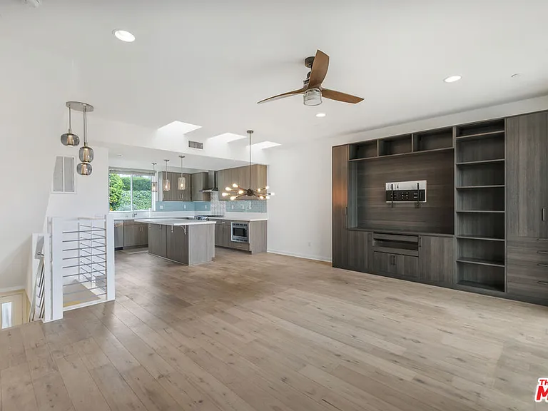 1045 Manzanita St — Photo 5