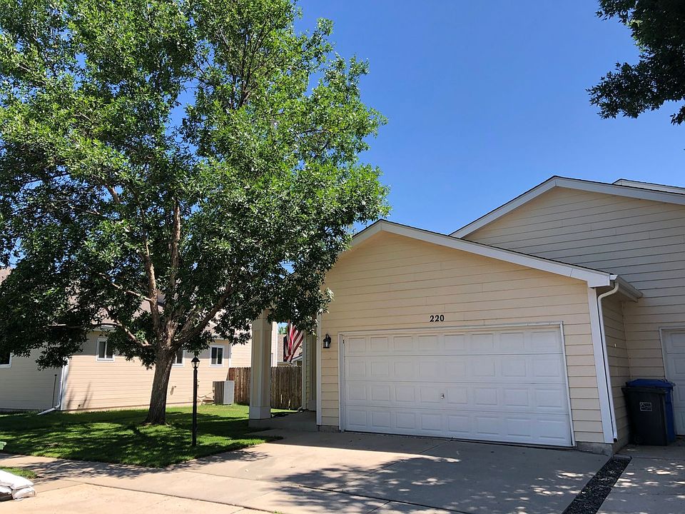 1st image of 220 Acacia Dr