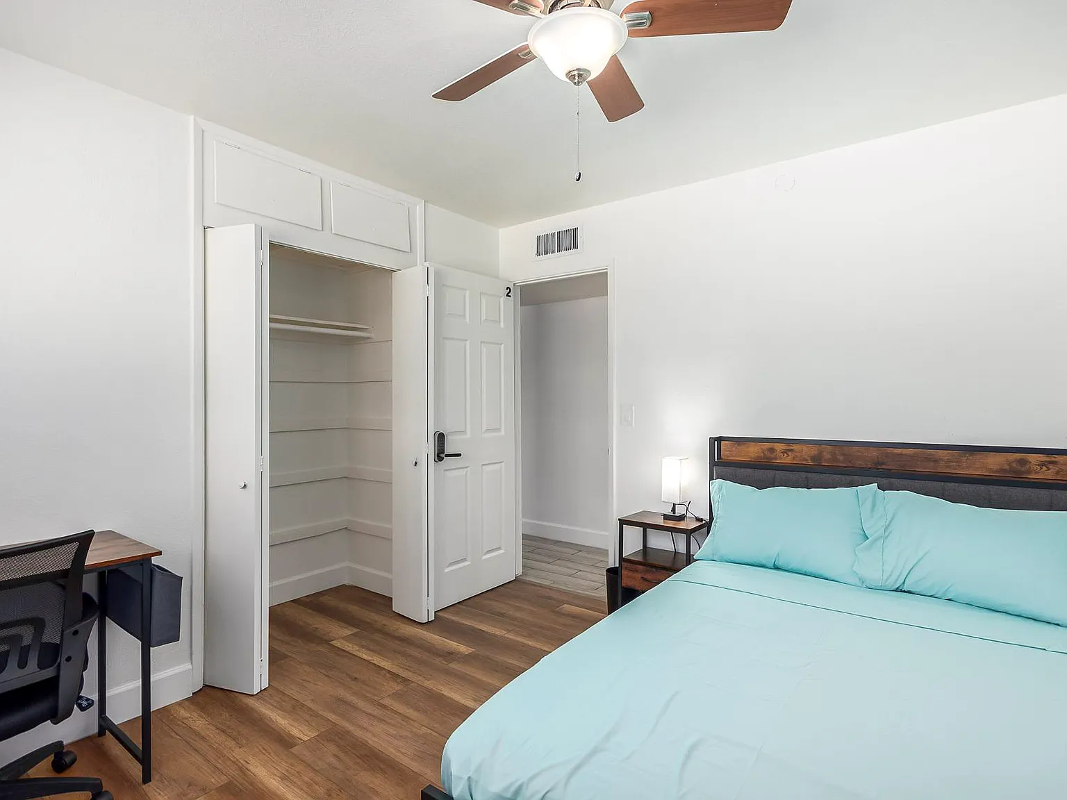 4 bed, 3.0 bath, 1754 sqft, $737 — Photo 1