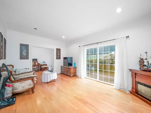 4706 Sardis St, Burnaby, BC V5H 1L5