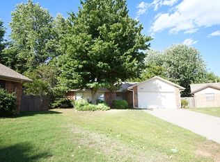 305 Cherryvale Rd, Edmond, OK 73003