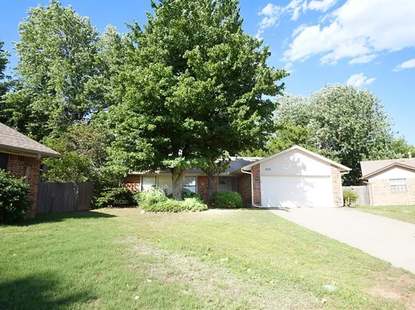 305 Cherryvale Rd, Edmond, OK 73003