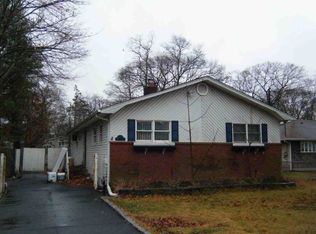 30 Jackson St, East Islip, NY 11730