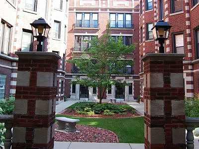 1st image of 920 W Ainslie St APT 3S