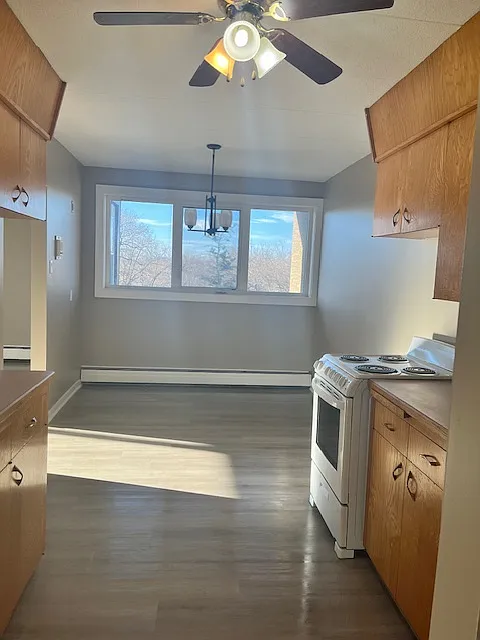 2 bed, $1,300 — Photo 2