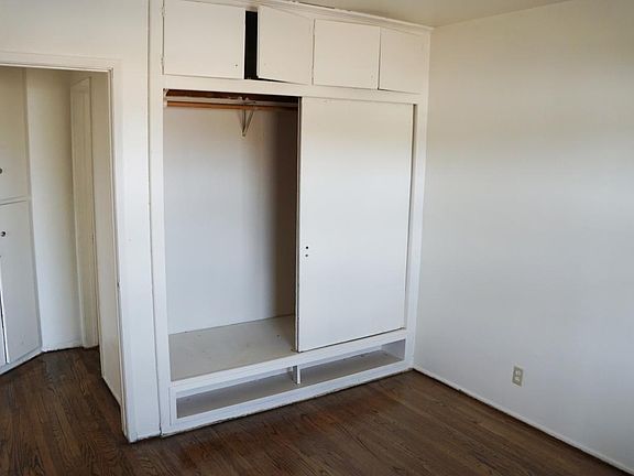 3rd image of 10609 Dorland St