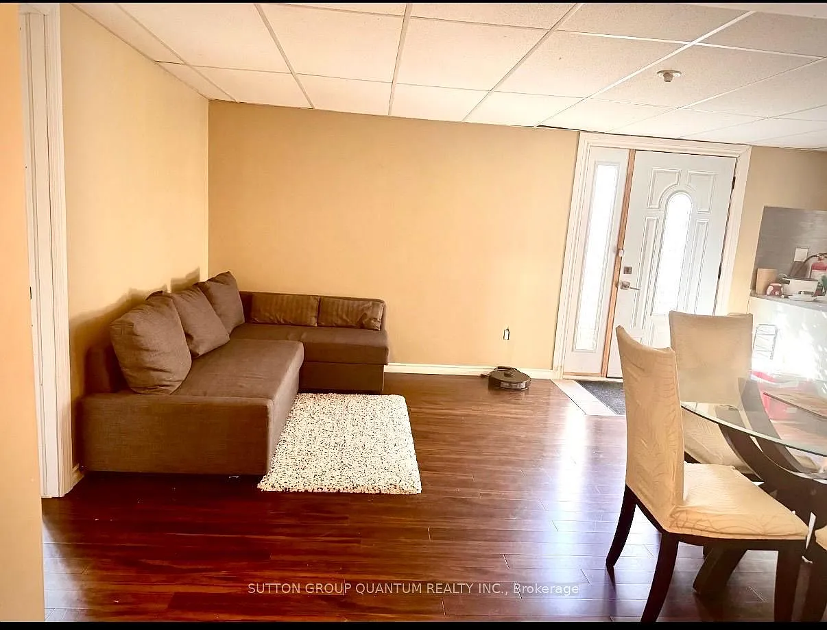 6 bed, $1,500 — Photo 2