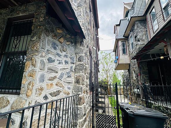 2nd image of 4630 Chester Ave