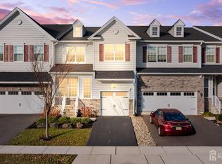 23 Larkspur Ln, Monroe Township, NJ 08831