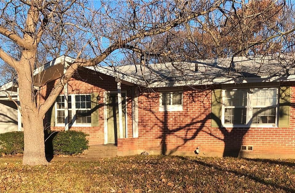 1st image of 907 Blanton Dr