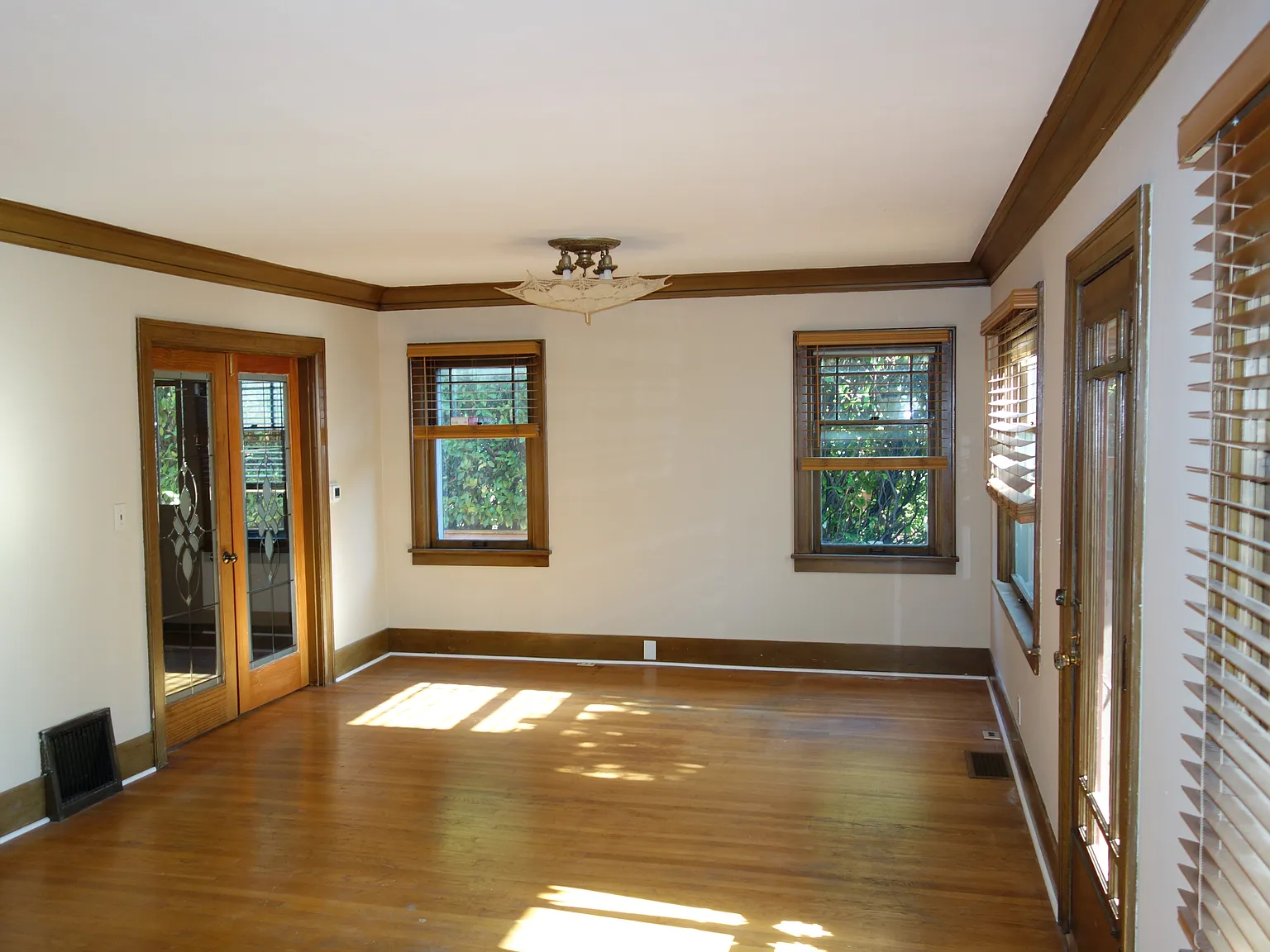 2 bed, 1000 sqft, $3,000 — Photo 3