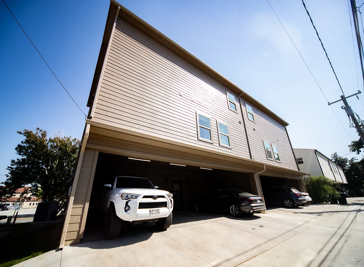 Building Photo - 3118 Lubbock Ave