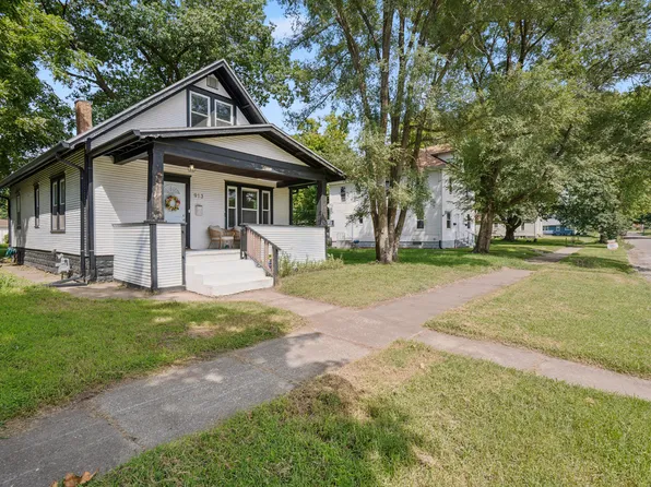 913 12th Ave, Rock Island, IL 61201