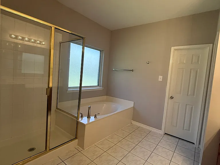 1220 Resaca Dr — Photo 12