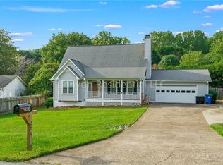 204 Creeksedge Ct, Winston Salem, NC 27105