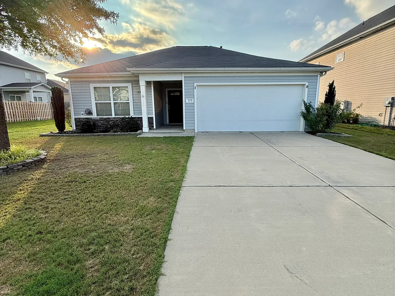 3 bed, 1399 sqft, $2,100 — Photo 2