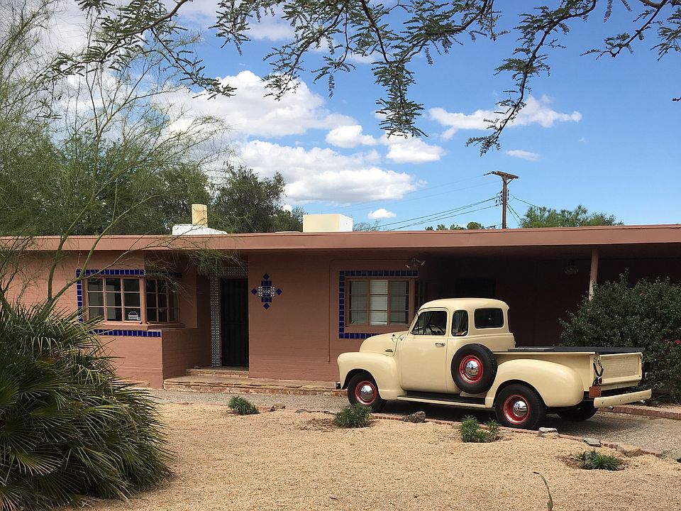 Front view of main house 