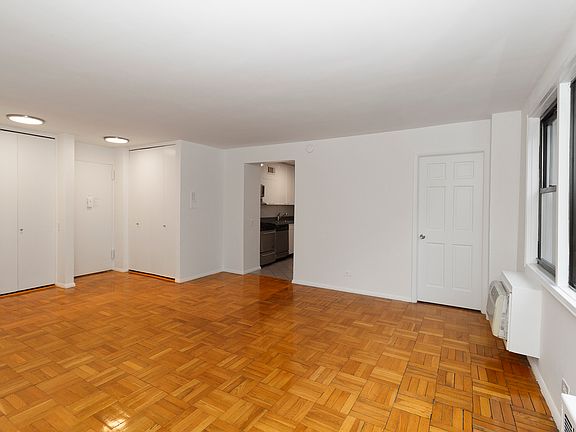 3rd image of 150 E 18th St APT 2F