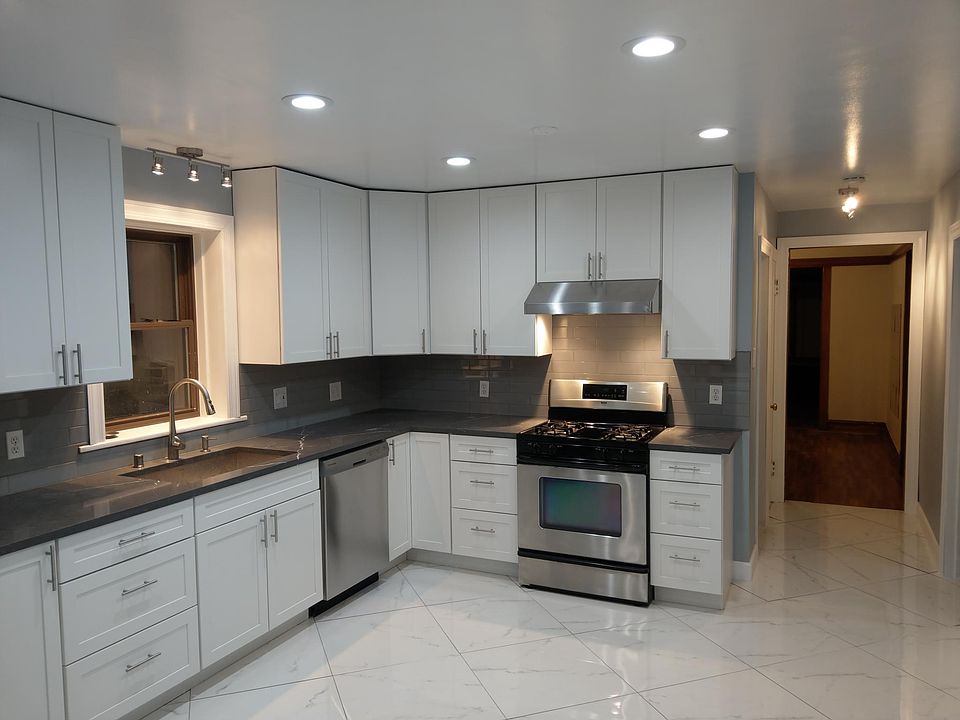 1st image of 5228 W Montrose Ave #1