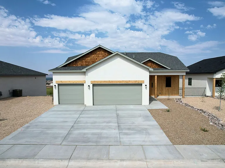 4021 Boardwalk Rd — Photo 3