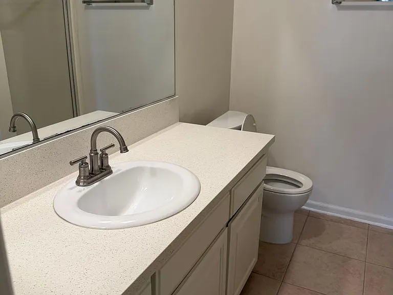 054 - Madre Del Mar Apartments — Photo 8