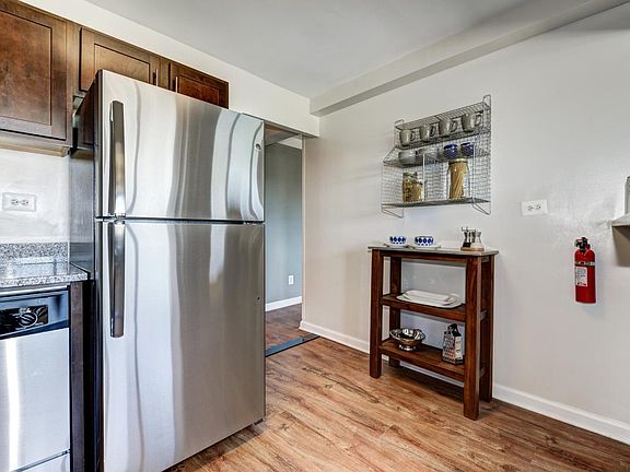 4th image of 100 S Reynolds St #524