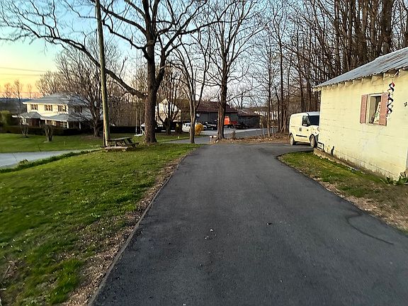 3rd image of 190 Mount Eve Rd
