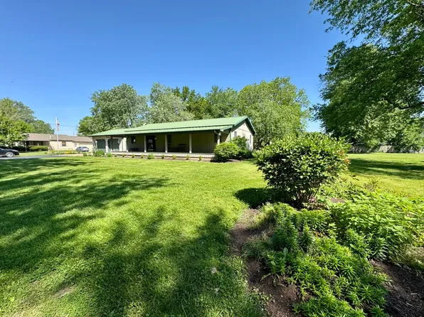 504 E Murray St, Sesser, IL 62884