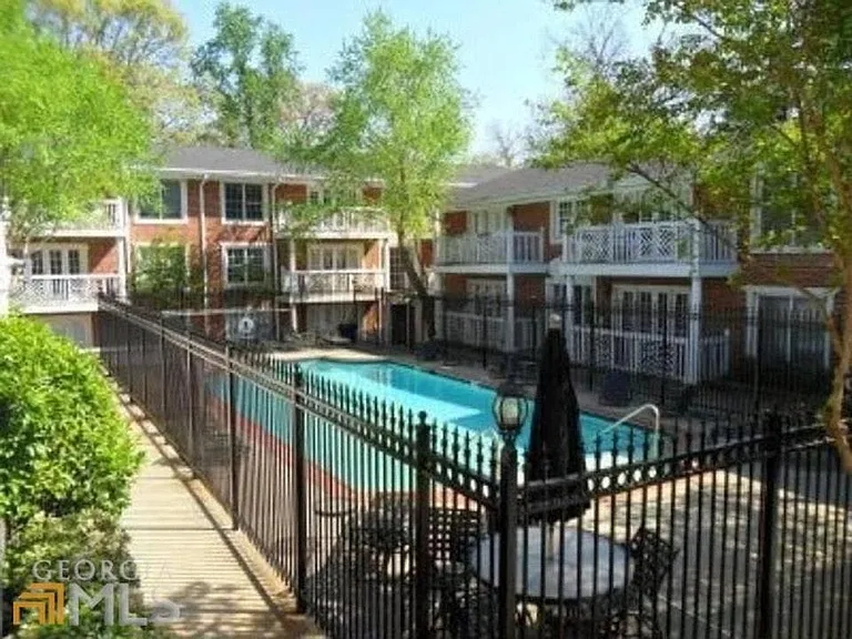 Pool/Grill