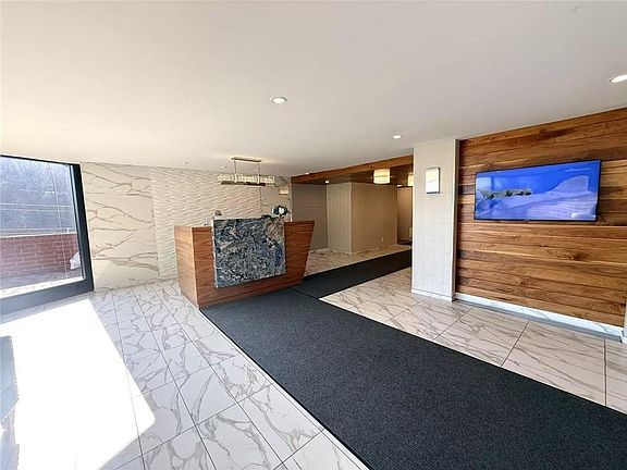 3rd image of 755 Narrows Road N #305