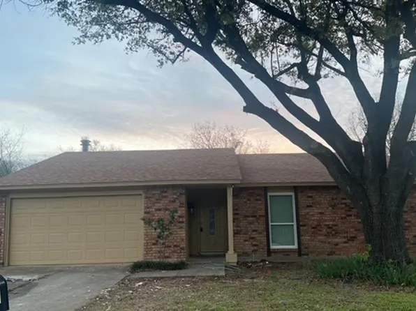 609 Live Oak Dr, Mansfield, TX 76063