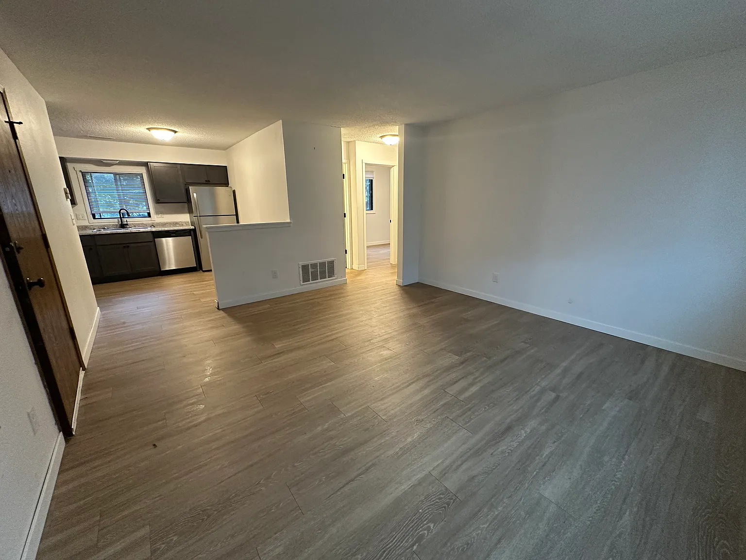 2 bed, 774 sqft, $1,225 — Photo 2