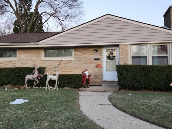 2239 Walnut St, Waukegan, IL 60087